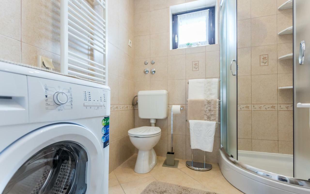 Apartment Smilja Malinska Luaran gambar