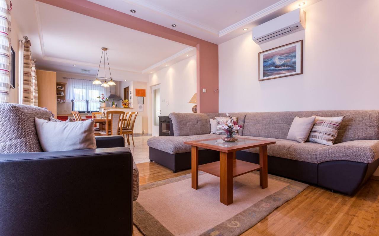 Apartment Smilja Malinska Luaran gambar